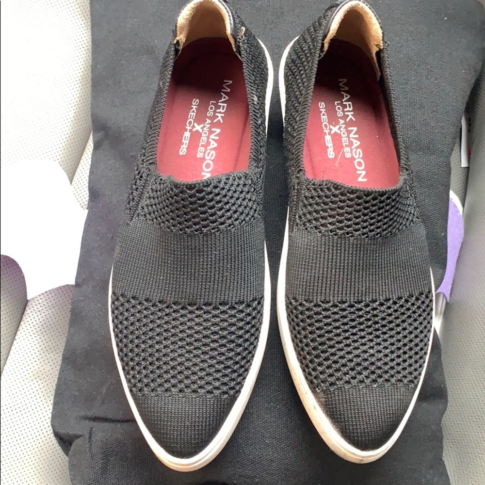 Pointed toe sneakers